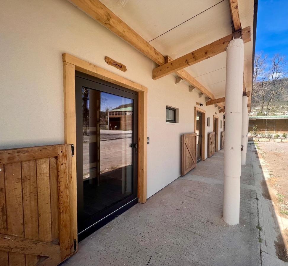 La Petite Auberge Insolite Saint-Affrique Zewnętrze zdjęcie